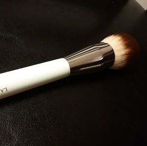 La Mer makeup brush